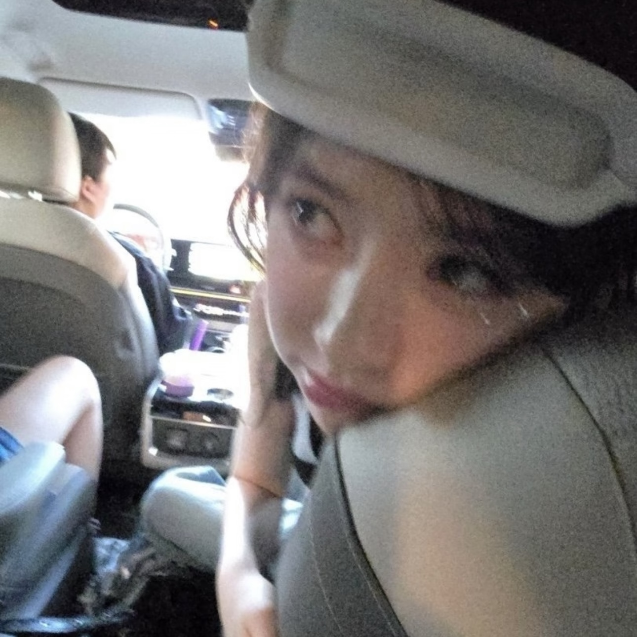 晚上一个人在家看的视频免费网址十八岁以下禁